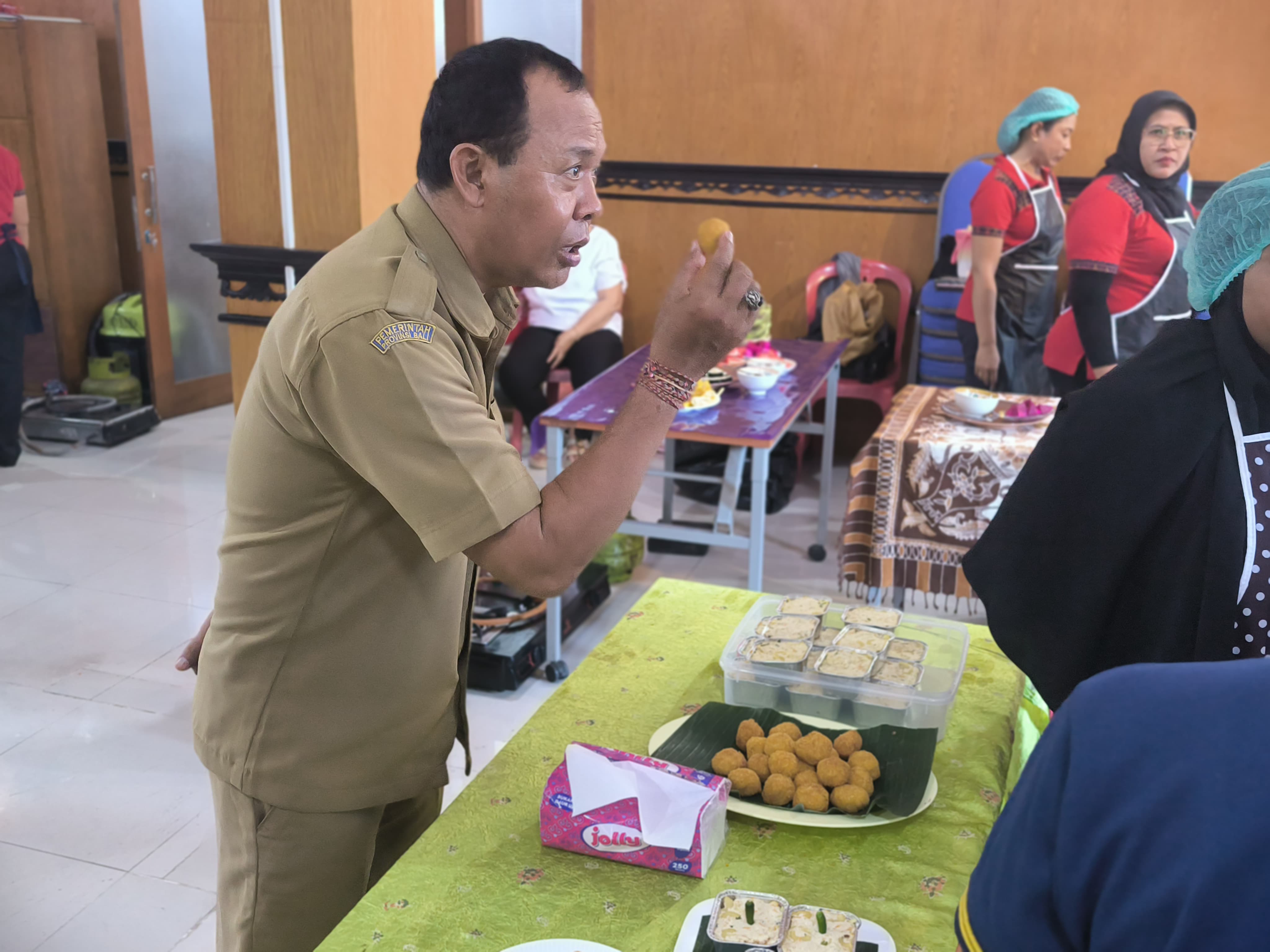 Pelatihan Pembuatan PMT Lokal oleh Kader Posyandu Desa Dangin Puri Kelod