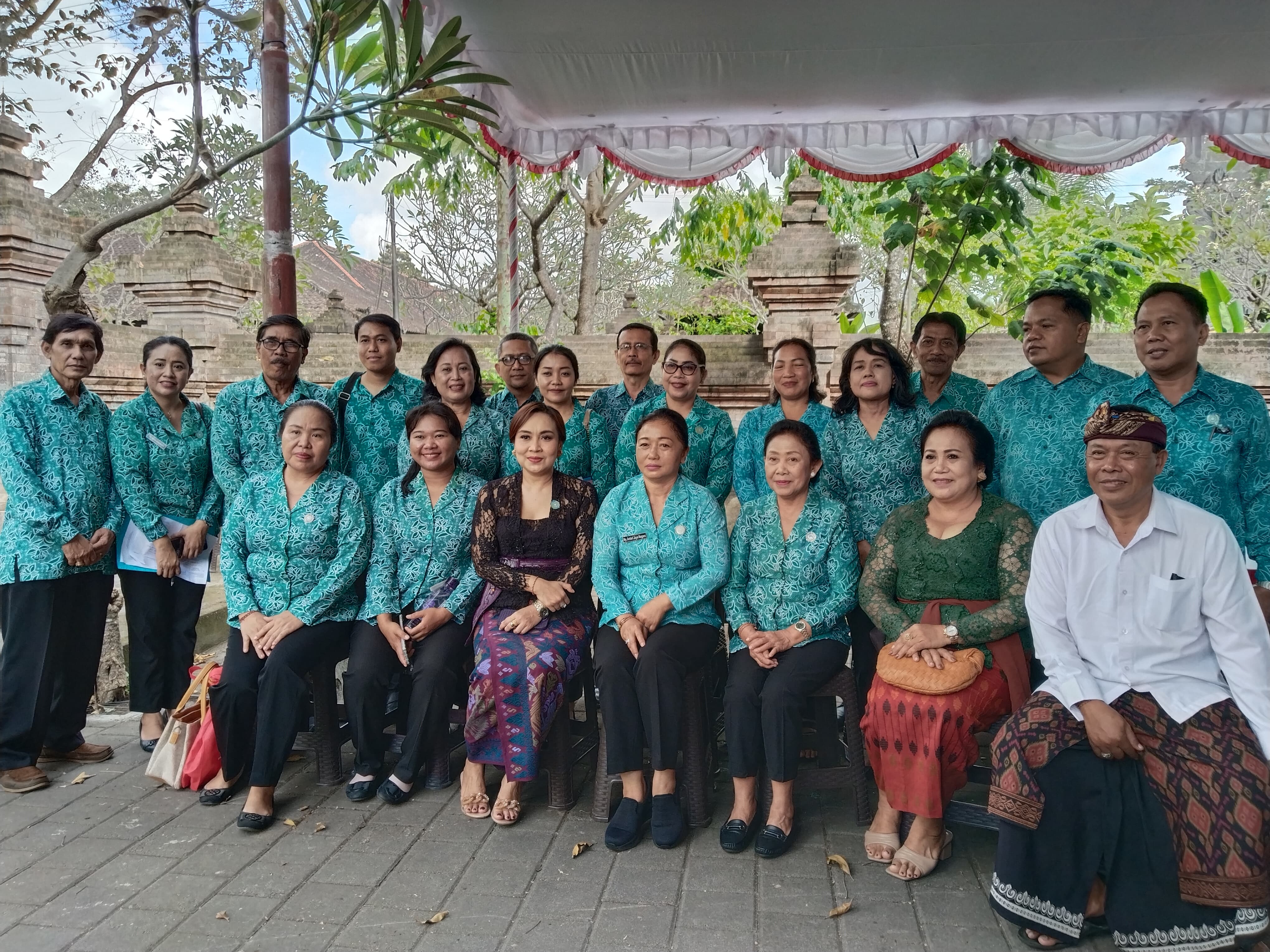 Menyapa dan Berbagi serta Pelatihan UMKM Membuat Kue