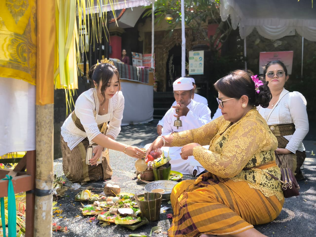 Piodalan Padmasana Kantor Perbekel Desa Dangin Puri Kelod