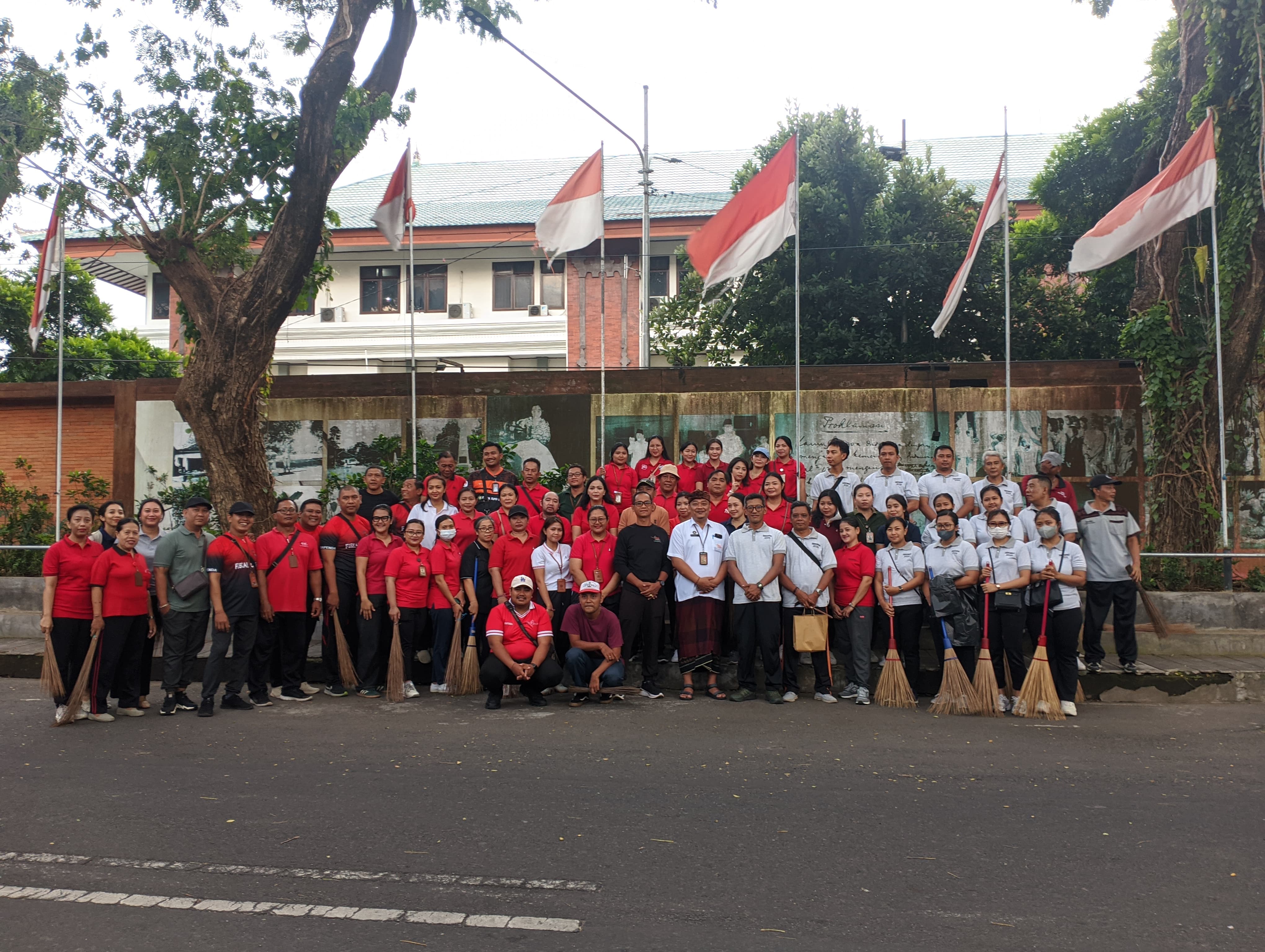 Jumat Bersih bersama dengan BAPENDA di Jl Bungkarno