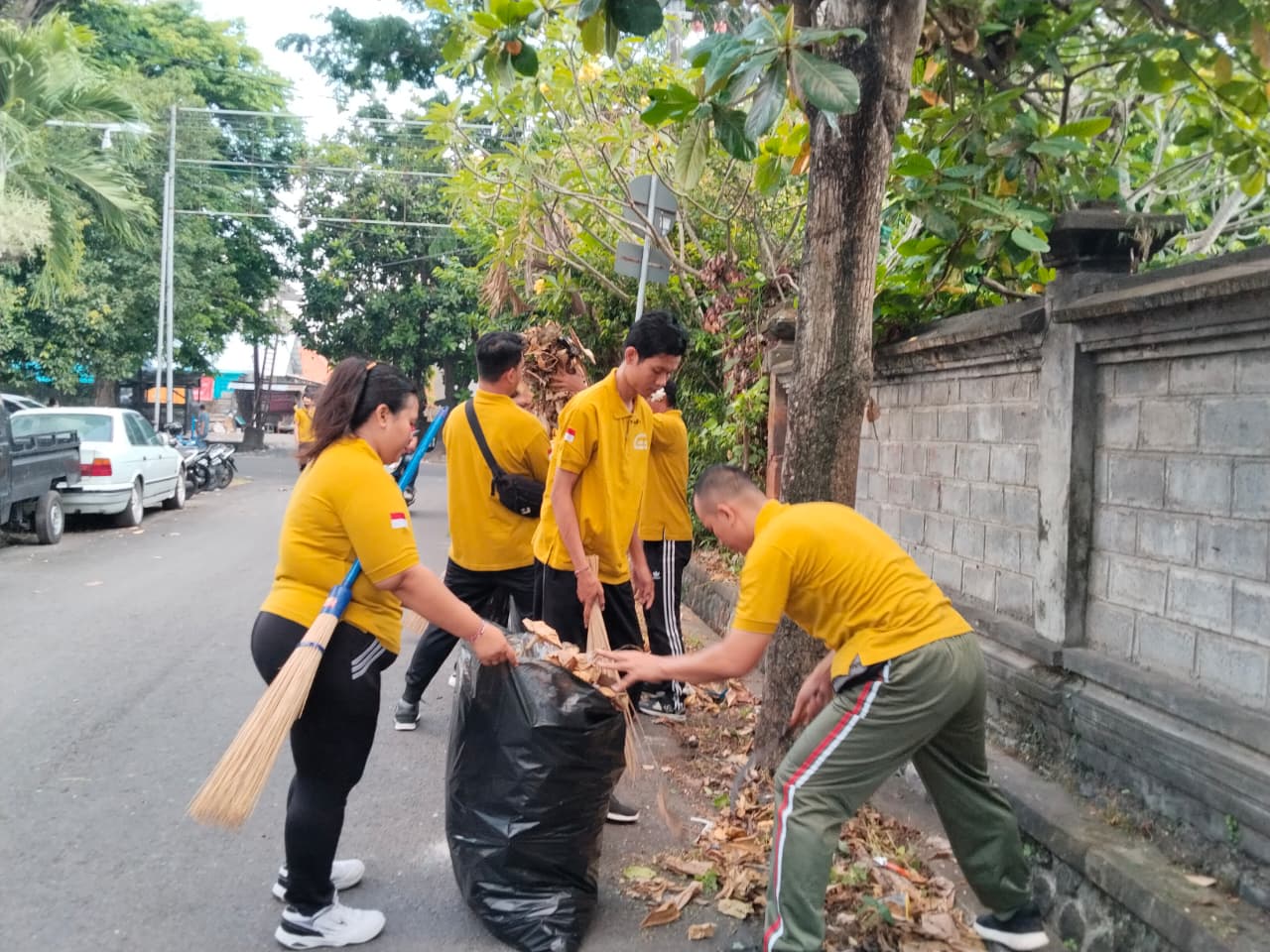 Jumat Bersih di Jalan Banteng Baru