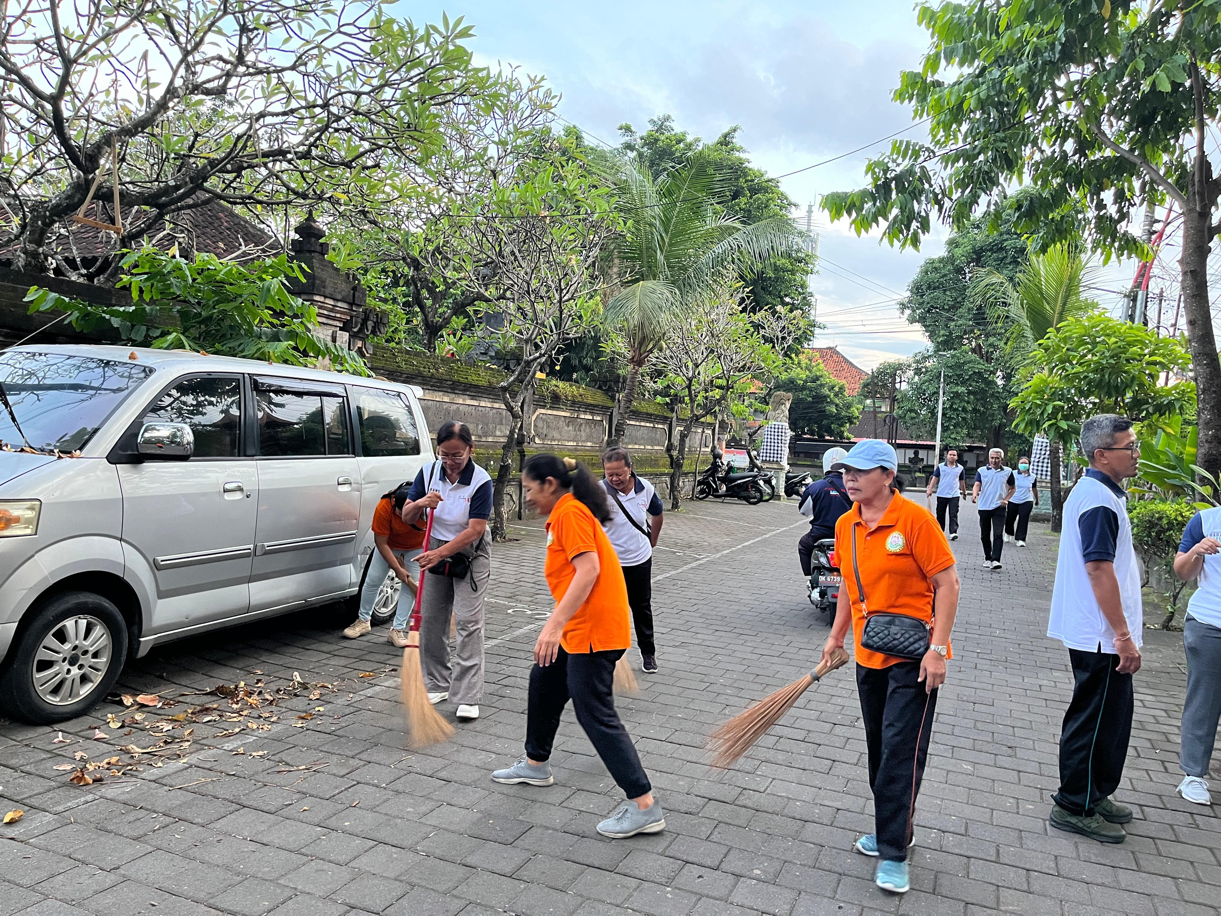Jumat Bersih Persiapan Semarak Hari Kartiini