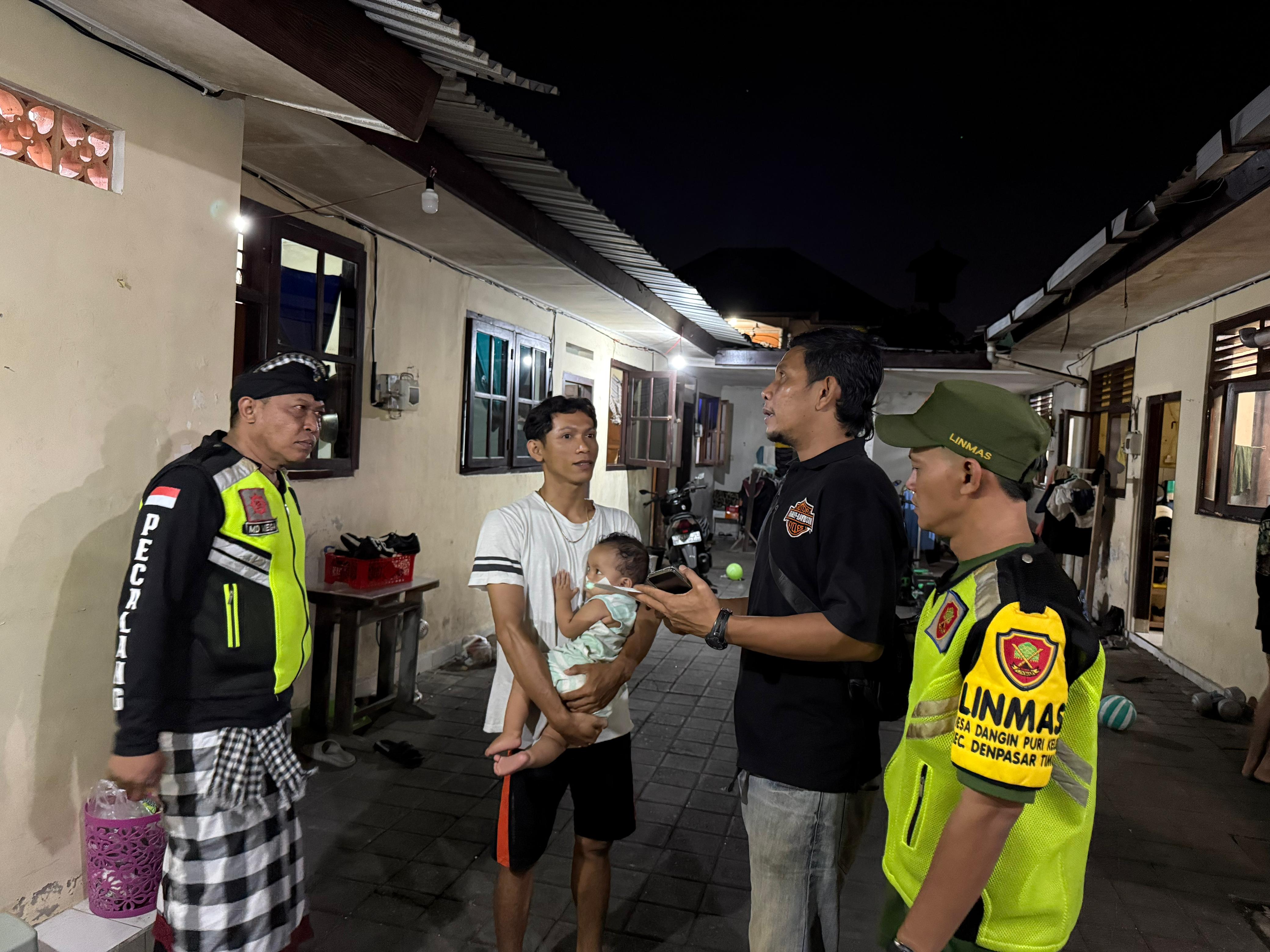 Pendataan Penduduk Non Permanen di Banjar Yangbatu Kauh Hari Pertama