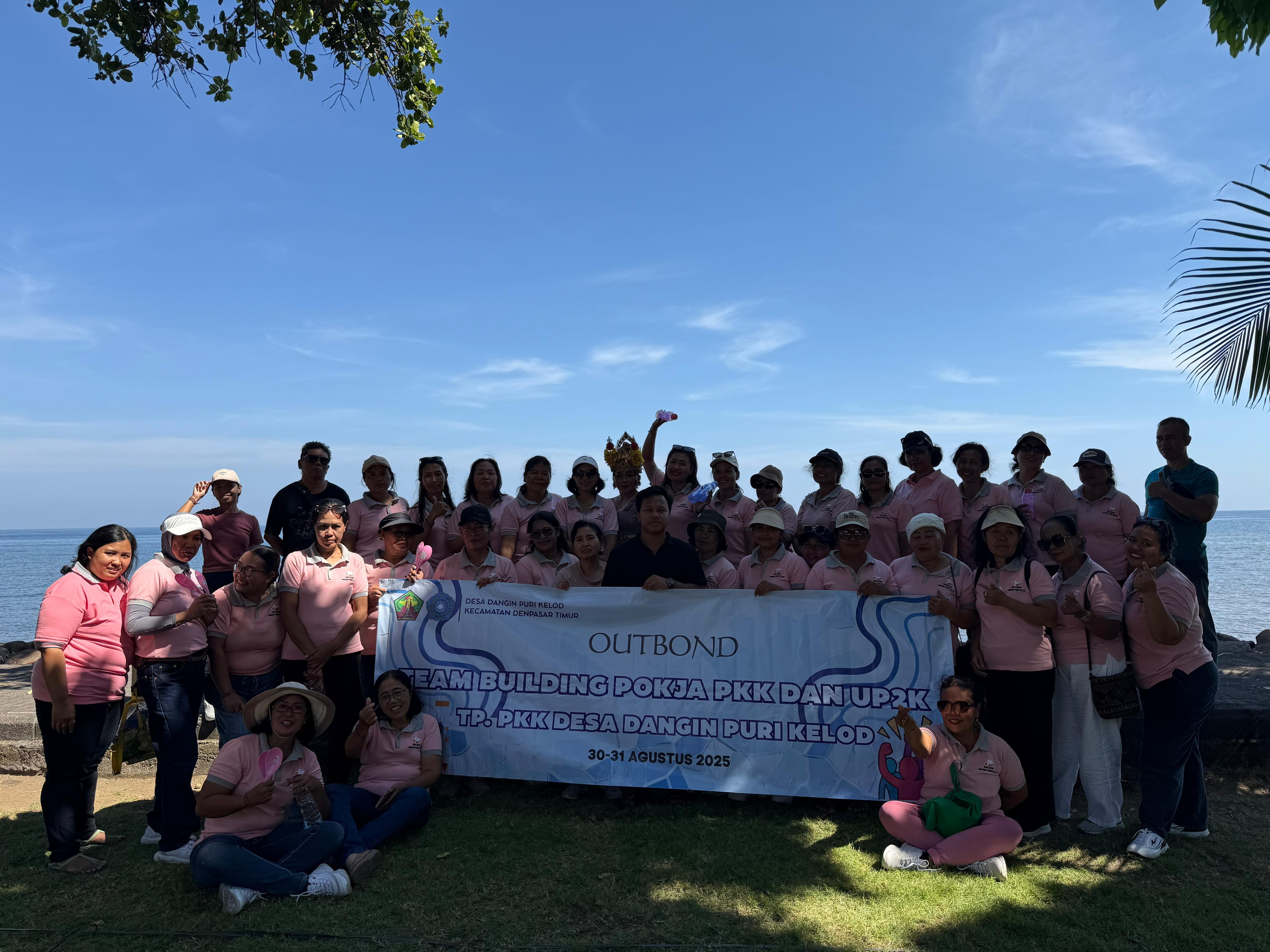 Peningkatan Kapasitas Team Building Pokja PKK dan UP2K TP. PKK Desa Dangin Puri Kelod