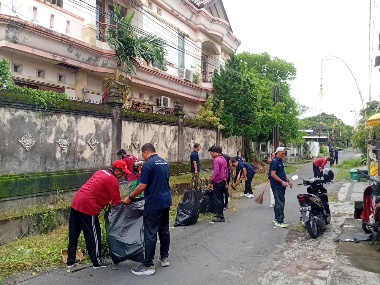 Jumat Bersih di Jalan Jayagiri XVII