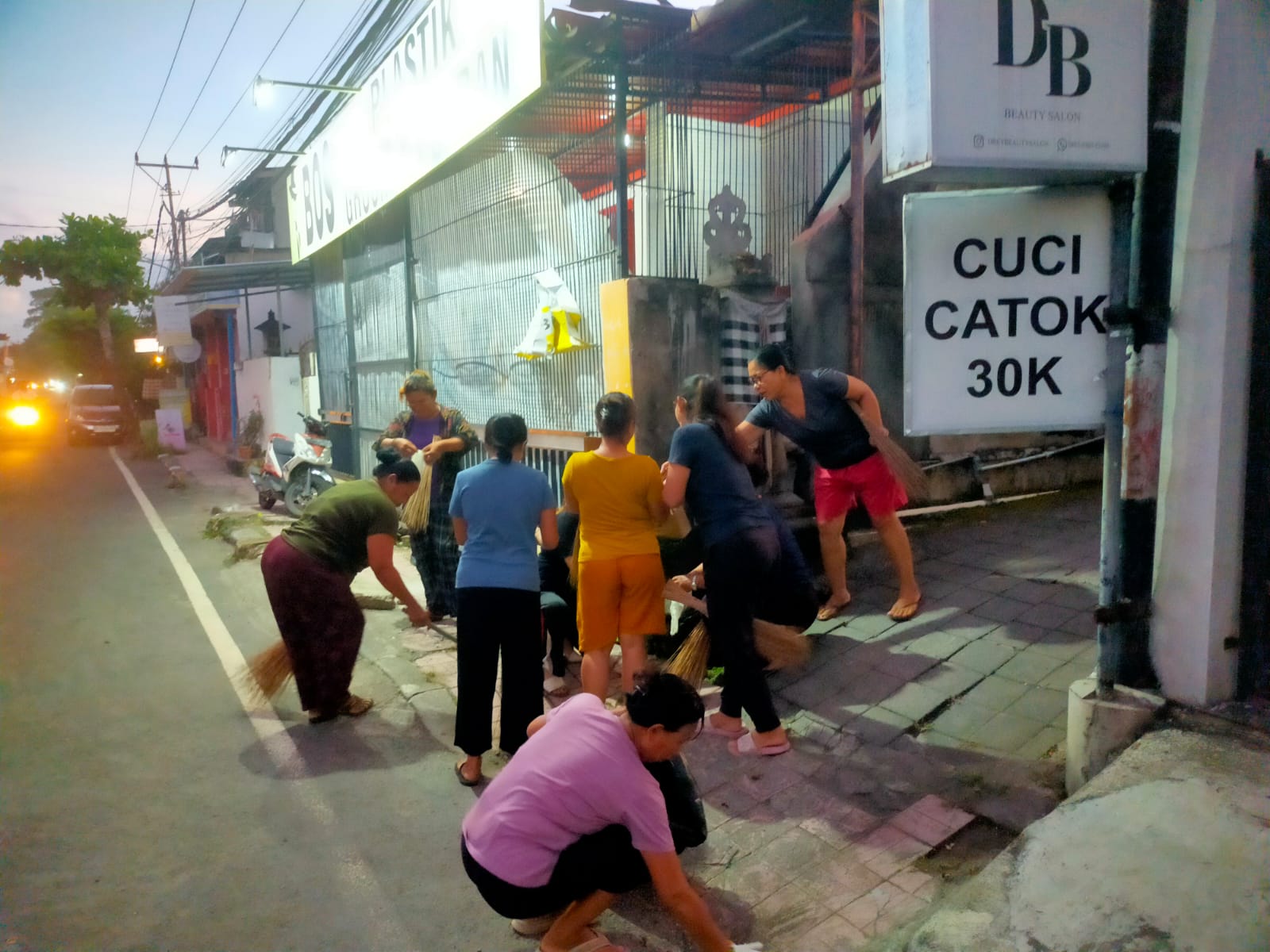 Semangat Menjaga Kebersihan, TP.PKK Kembali Serentak Melaksanakan Gerakan Kulkul PKK