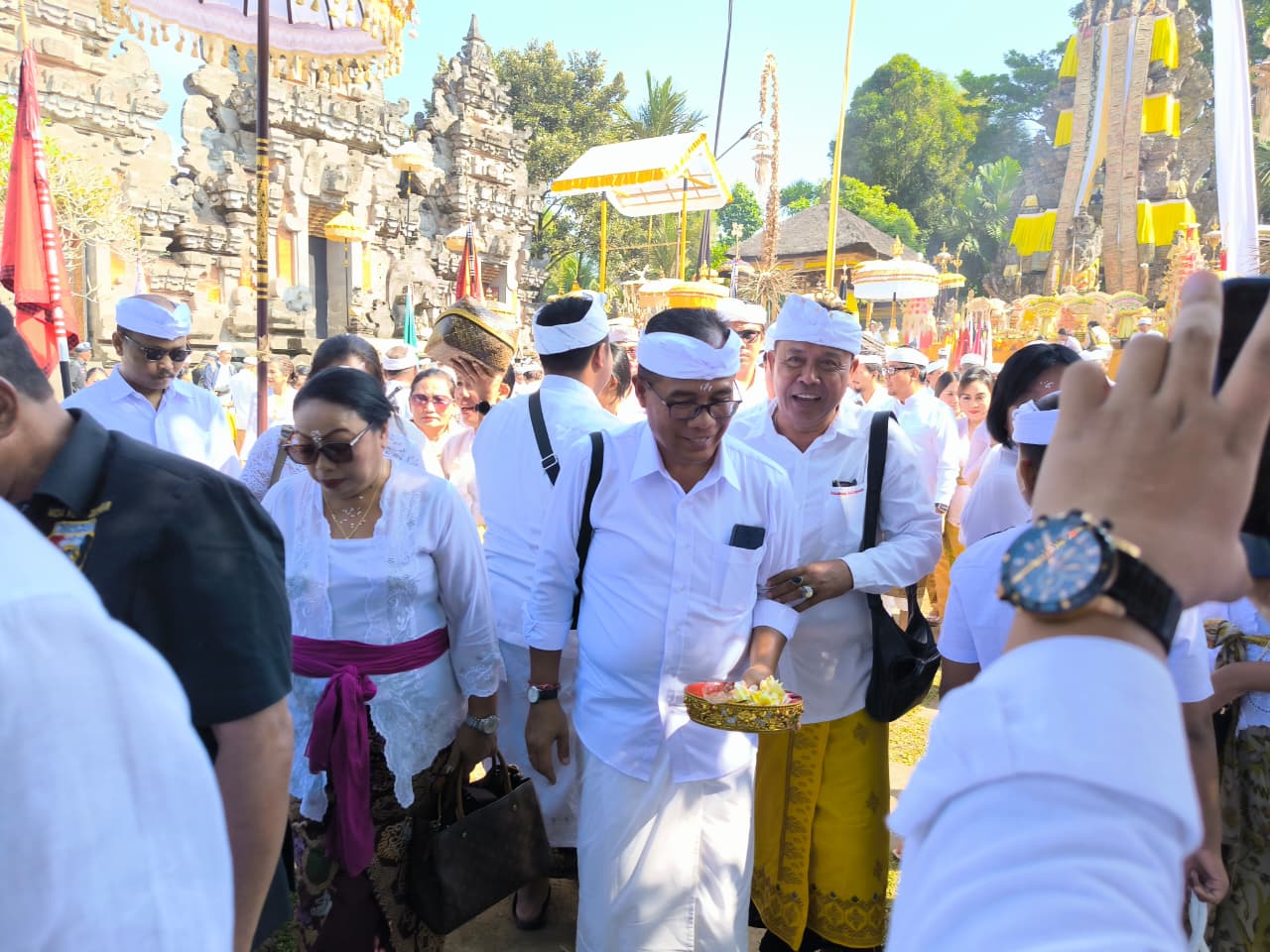 Bhakti Penganyaran Pemerintah Kota Denpasar ke Pura Mandara Giri Semeru Agung Lumajang
