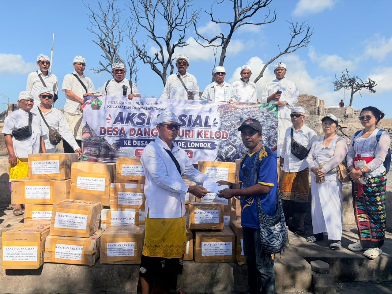 Aksi Sosial Pasca Musibah Kebakaran yang Melanda Desa Adat Sasak Sade